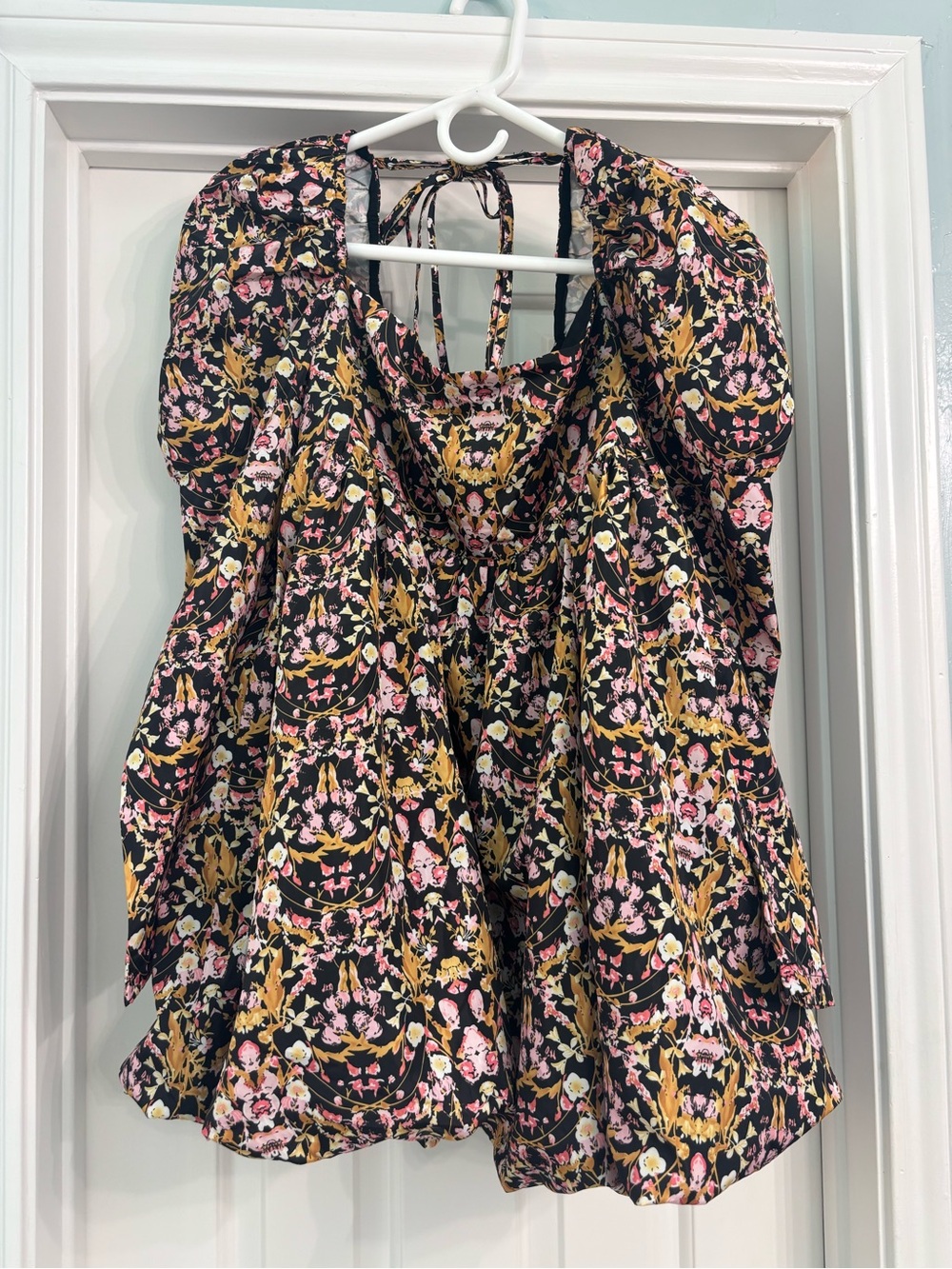 Buddy Love Floral Puff-Sleeve bubble dress in Black and Pink